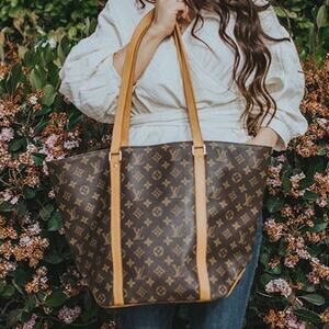 💎✨HOT BUY✨💎AUTHENTIC Louis Vuitton Sac Shopping Tote